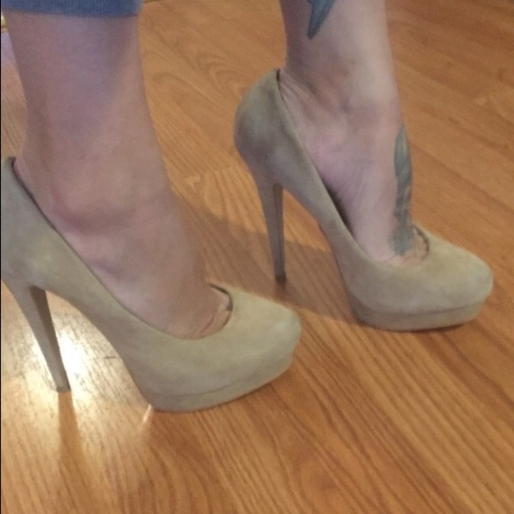 Aldo suede nude heels size 8, fit like a 7 or 7.5